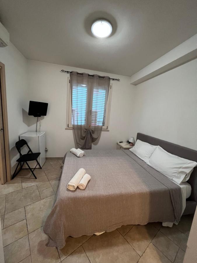 Hotel Rena Bianca House Porto Torres Exterior foto